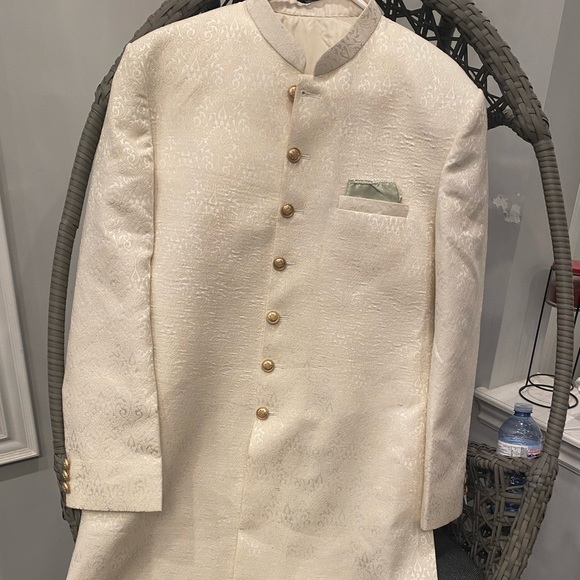 Traditional men Sherwani in pure fabric - Picture 2 of 6